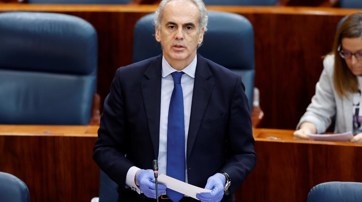 El consejero de Sanidad, Enrique Ruiz Escudero, durante el pleno de la Asamblea de Madrid