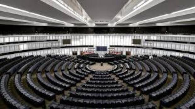 PP y Vox llevan al Parlamento Europeo las medidas del Gobierno para luchar contra los bulos