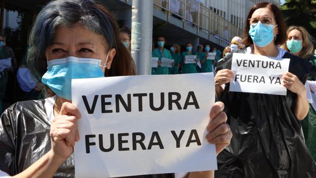 Los sanitarios se echan a la calle para exigir el cese de la consejera aragonesa de Salud