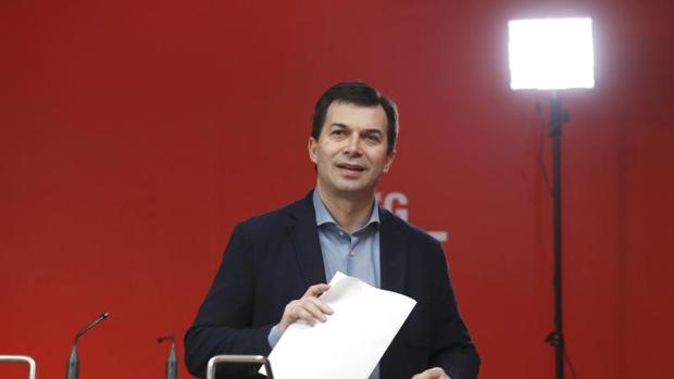 La oposición retrata a Feijóo absorbido por las elecciones