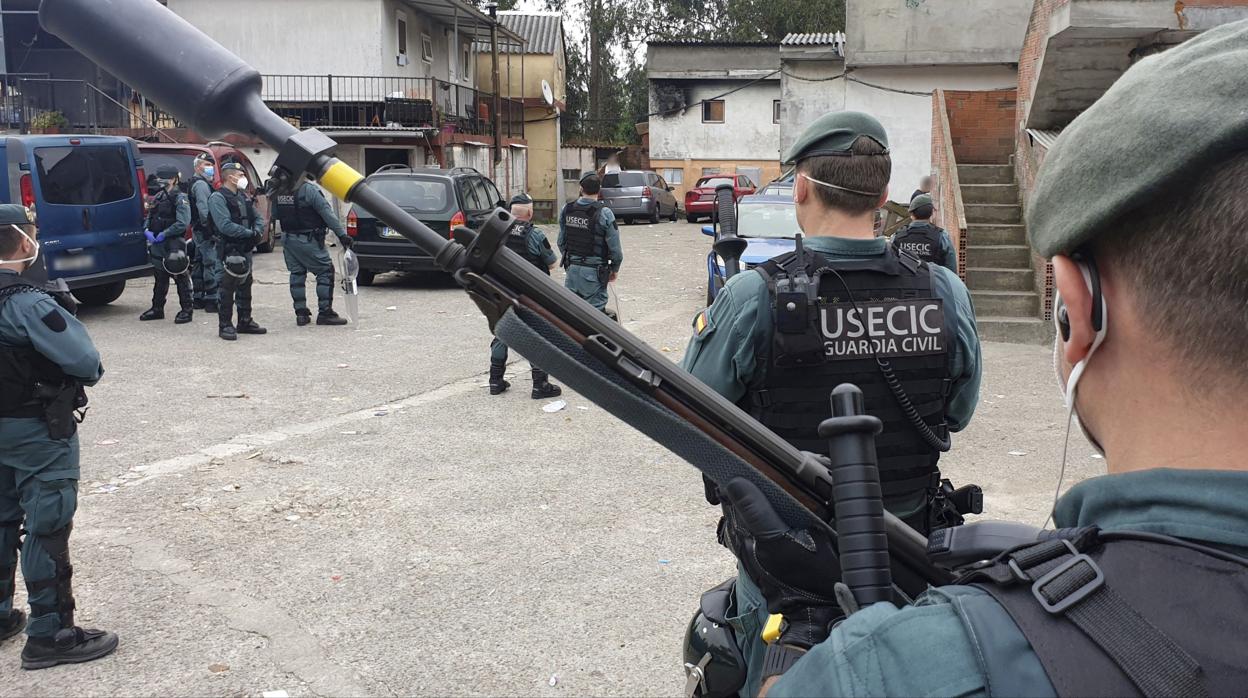 Uno de los operativos de la Guardia Civil en O Vao (Pontevedra)