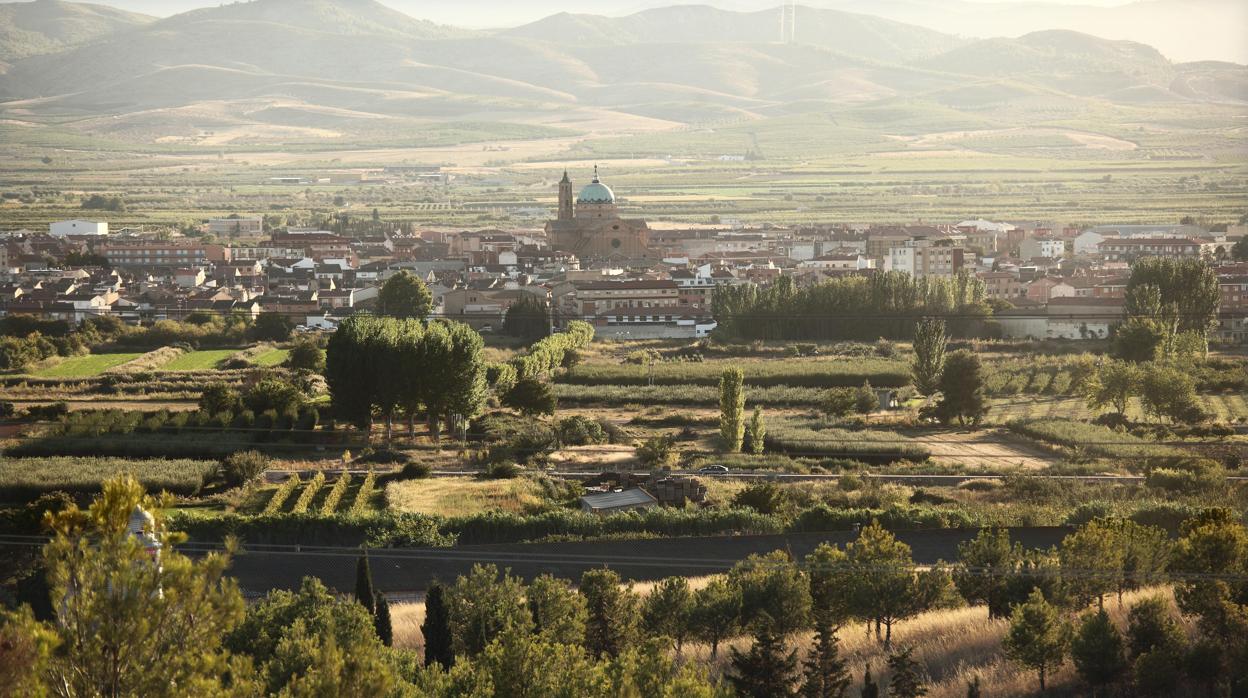 Las subvenciones son para negocios promovidos por desempleadas en cualquier municipio de la provincia de Zaragoza, salvo en la capital. En la imagen, vista de La Almunia de Doña Godina