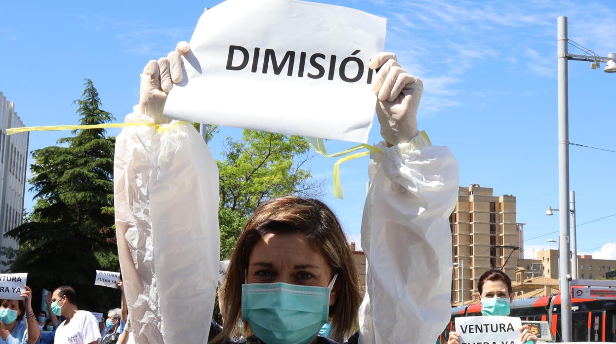 La marcha de Pilar Ventura se ha visto precedida de una sonada oleada de protestas del personal sanitario y la reprobación unánime de los colegios de médicos y sindicatos sanitarios de Aragón