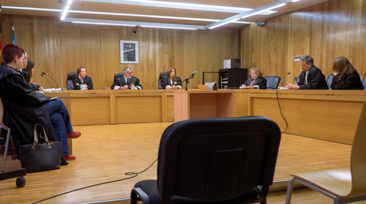 Sala de la Audiencia Provincial de Lugo durante un juicio