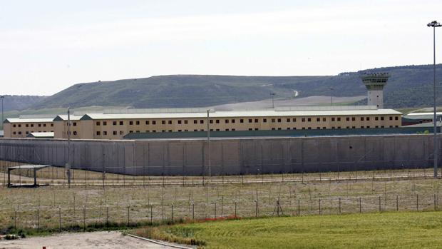 Hospitalizados cuatro funcionarios de la cárcel de Dueñas (Palencia) al tratar de reducir a un interno