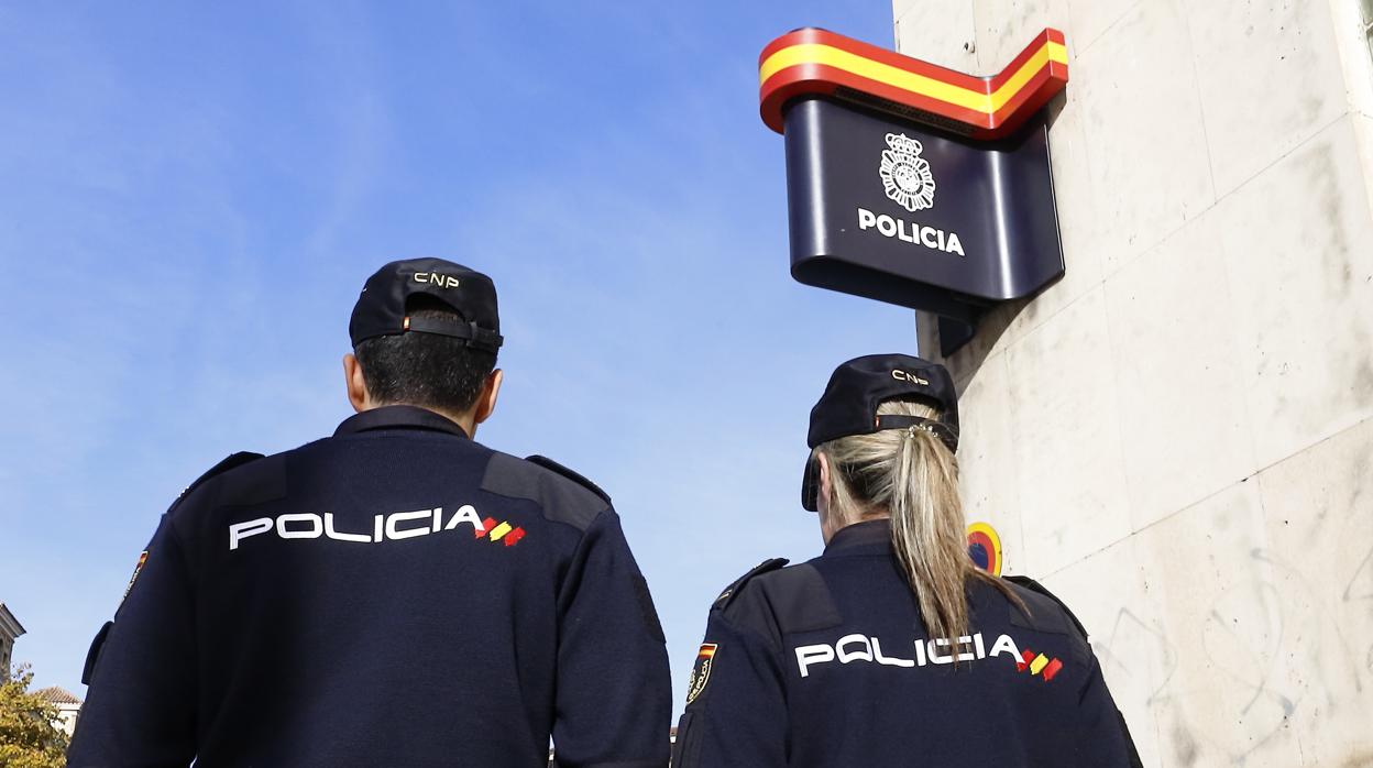 La Policía insiste: en ningún caso se deben facilitar datos personales ni bancarios a desconocidos