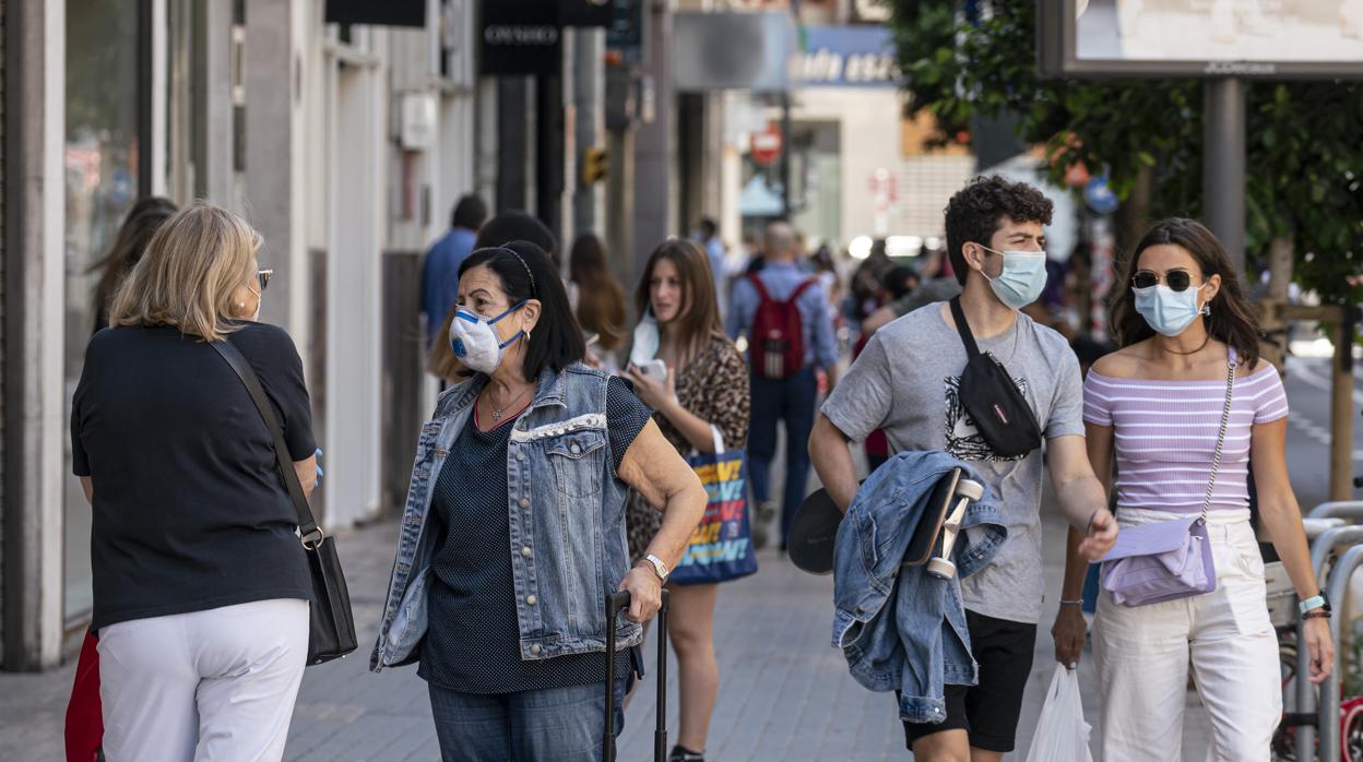 Una de las calles céntricas de Valencia, este lunes tras el paso a la fase 1 de la desescalada