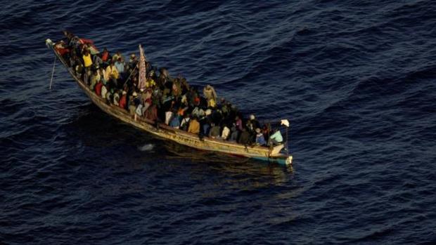 Rescatan a dos pateras que iban rumbo a Canarias tras alertas de hundimiento y desorientación