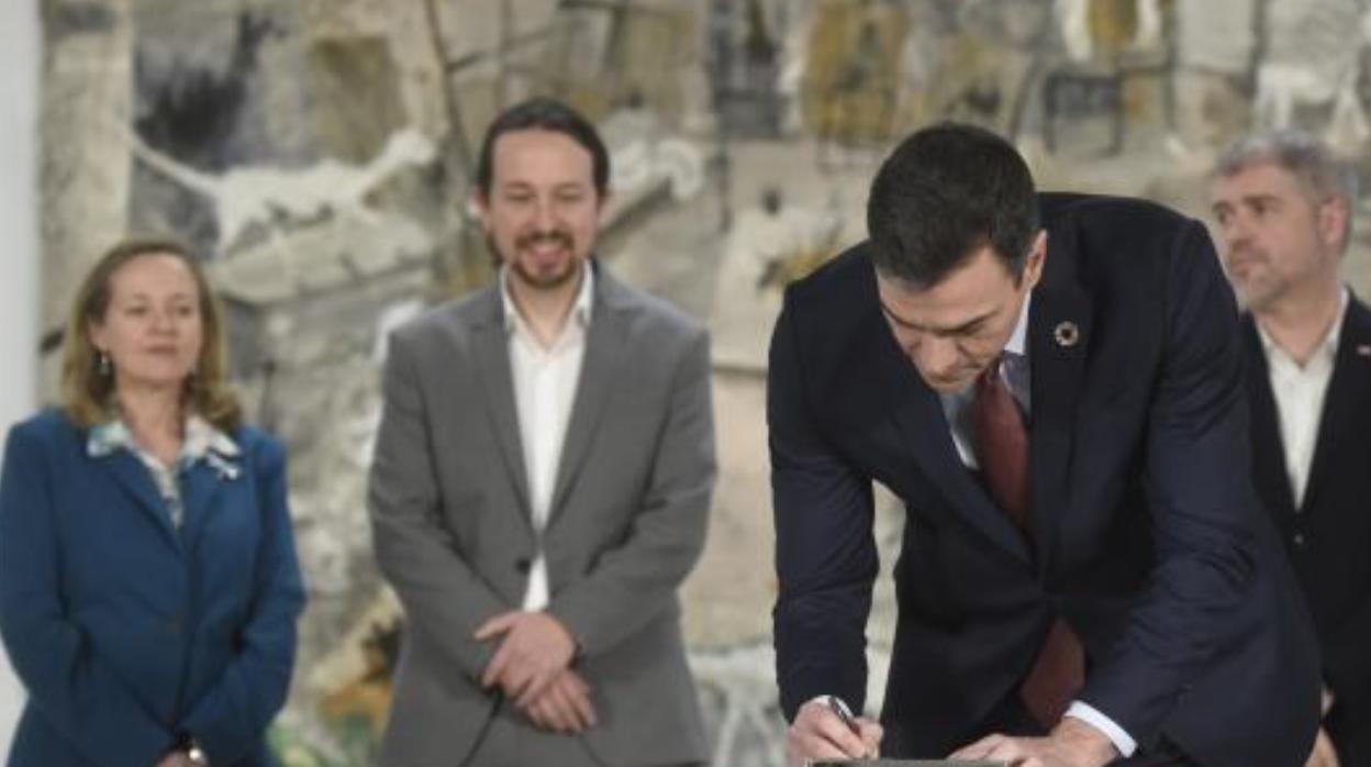 Calviño ve «absurdo» abrir el debate de derogar la reforma laboral