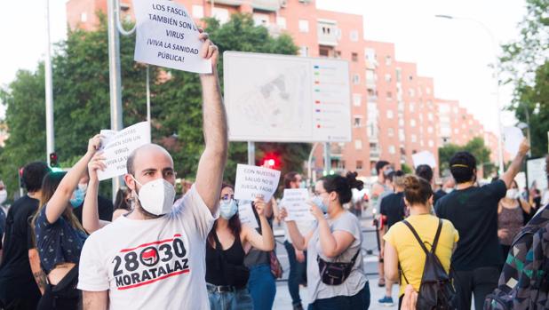 La Policía «aísla» a los dos bandos por las protestas y apaga la tensión en Moratalaz