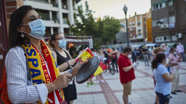 Cacerolada contra el Gobierno, en directo: protestas en las calles contra su gestión de la crisis del Covid-19