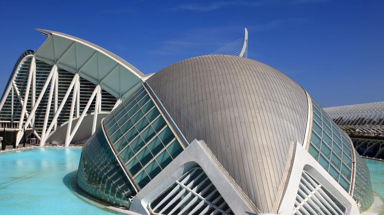 Imagen de la Ciudad de las Artes y las Ciencias de Valencia tomada durante el confinamiento