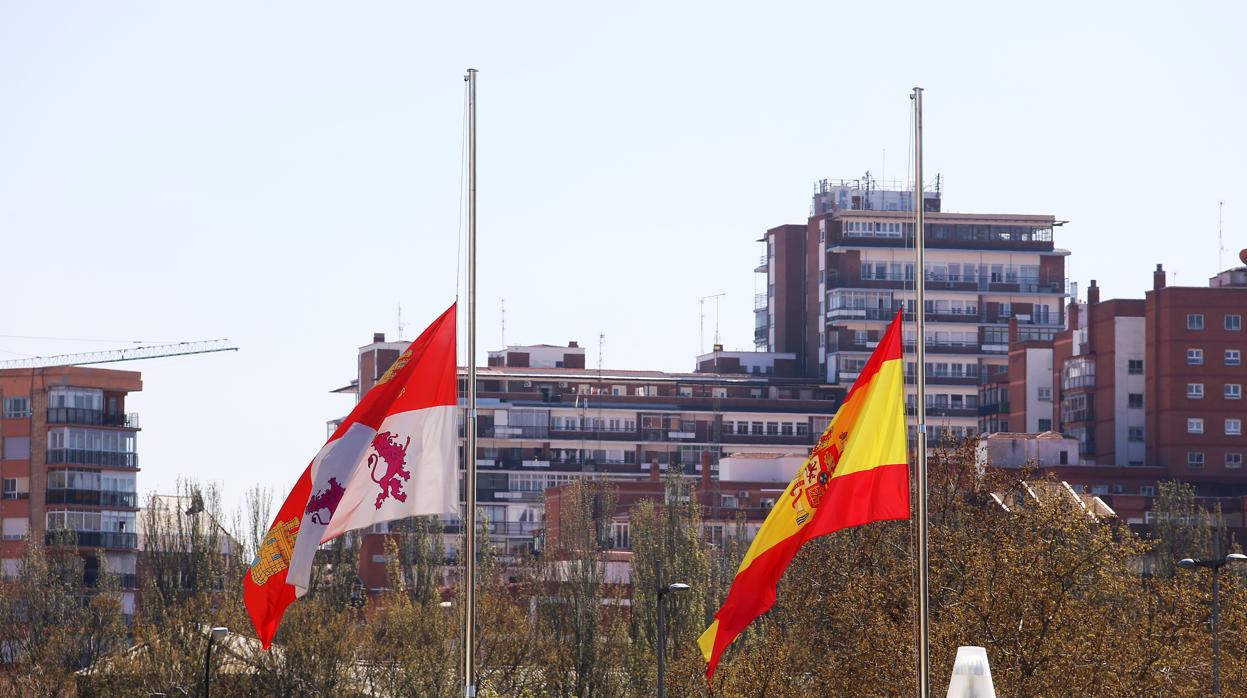 Banderas a media asta en ciudades de Castilla y León