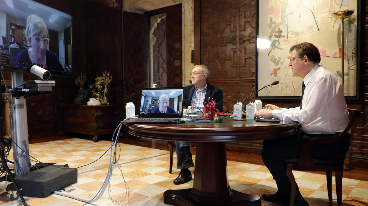 El presidente de la Generalitat, Ximo Puig, mantiene una videoconferencia con la consellera Ana Barceló