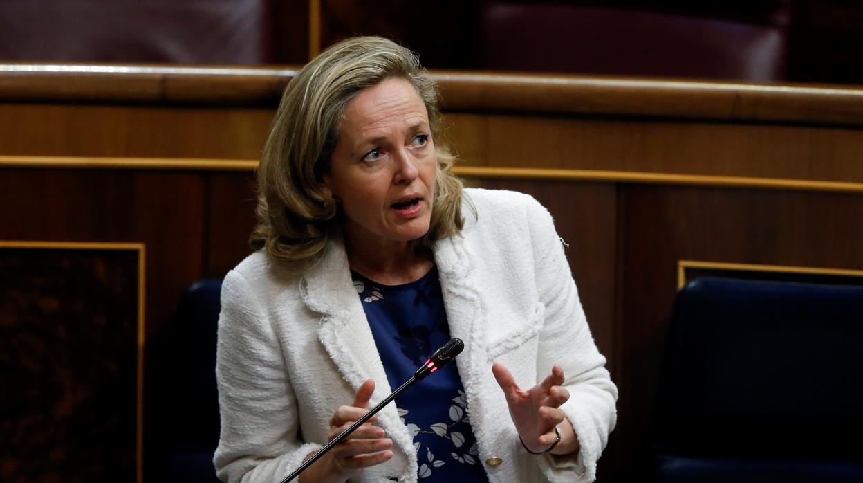 La vicepresidenta de Asuntos Económicos, Nadia Calviño, en el Congreso de los Diputados