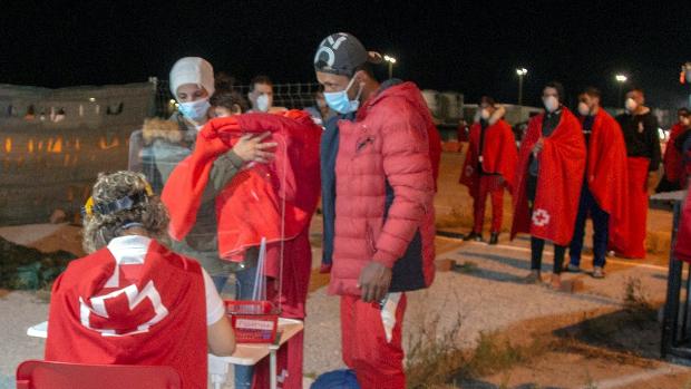 Alarma en una comisaría canaria tras el primer caso de un inmigrante con coronavirus