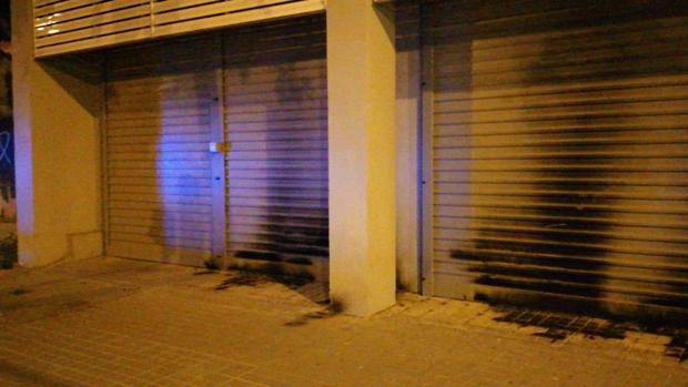 Atacan con «material incendiario» la sede central del PSC en Barcelona