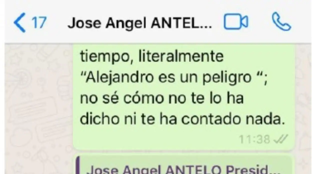 La concejala Nuria Almagro advierte al presidente de la Gestora de Murcia, José Ángel Antelo, del comportamiento poco ético del trabajador del grupo municipal