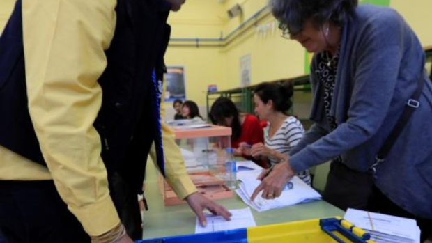 La Junta Electoral permite pedir el voto por correo por internet y votar al recibir la documentación en casa