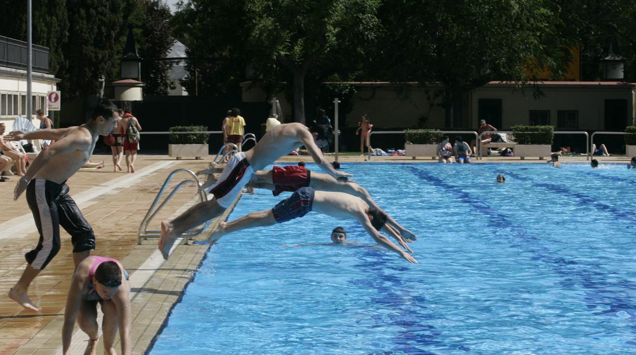 Los alcaldes de 21 municipios de Toledo creen que la situación actual no es la adecuada para abrir sus piscinas