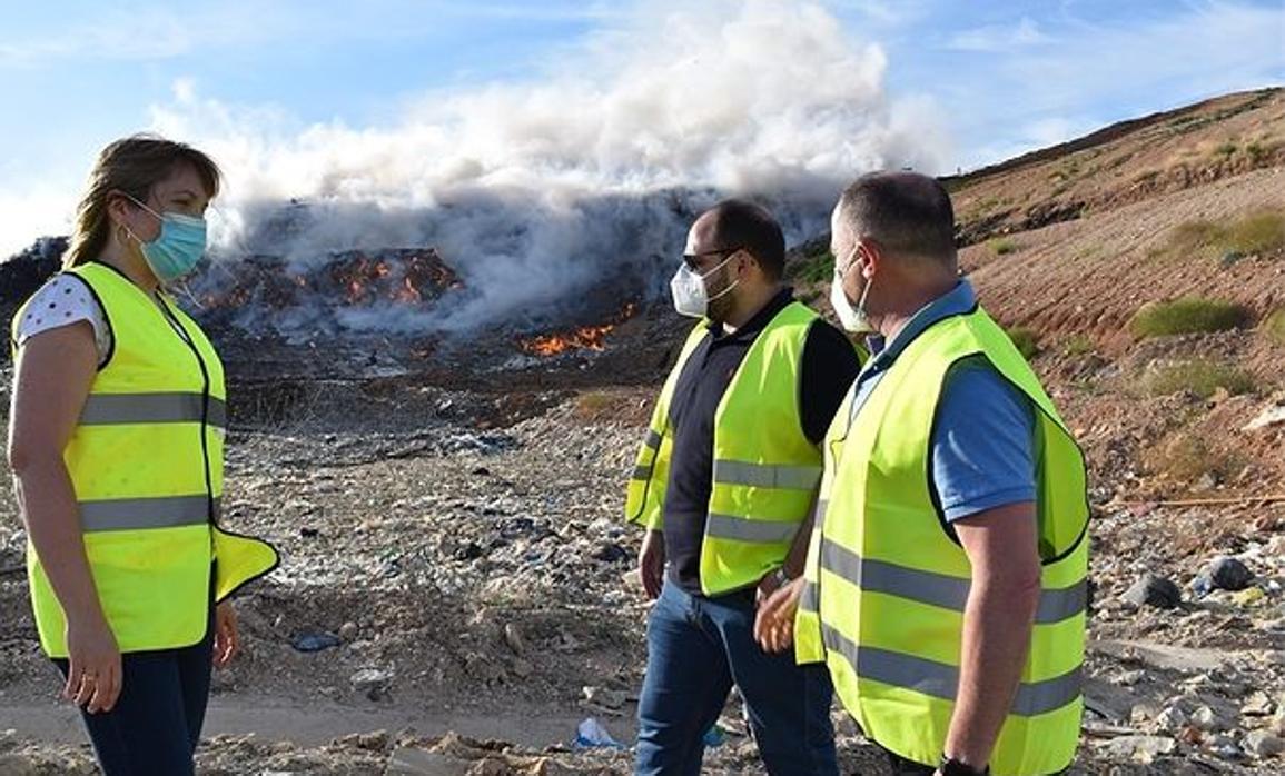 Visita de las autoridades al incendio en el CTRU de Albacete