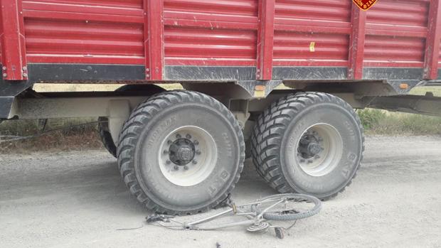 Un menor de edad, en estado muy grave tras chocar con su bicicleta contra un tractor en Tauste