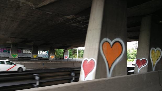 Adiós a los corazones del Cupido grafitero de la M-30