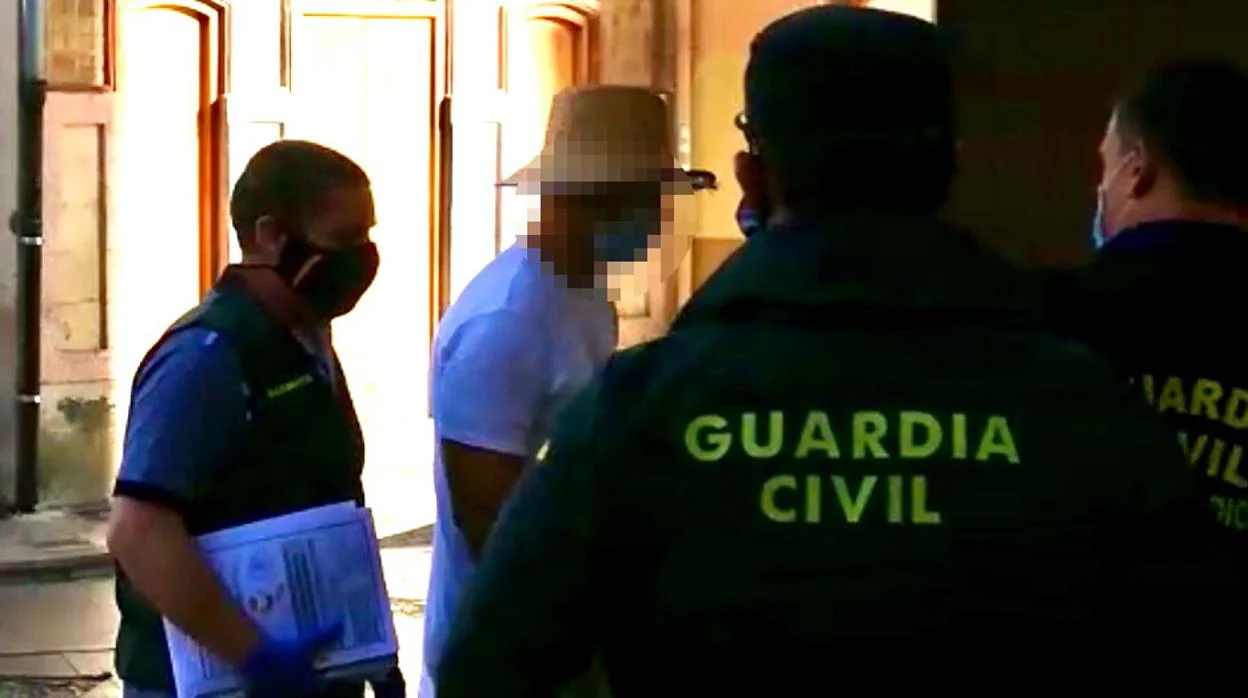 Imagen de Nacho Vidal tomada en en la detención realizada por la Guardia Civil en Enguera (Valencia)