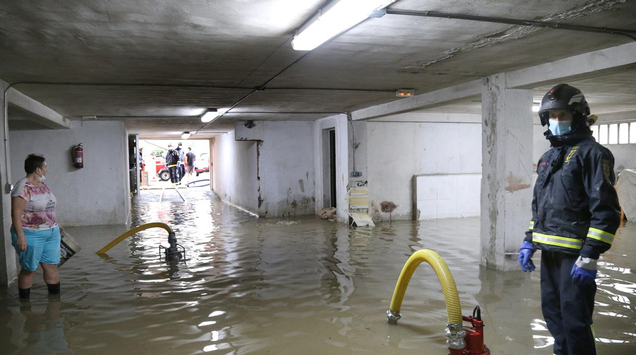 Garaje lleno de agua en Villamuriel de Cerrato (Palencia)