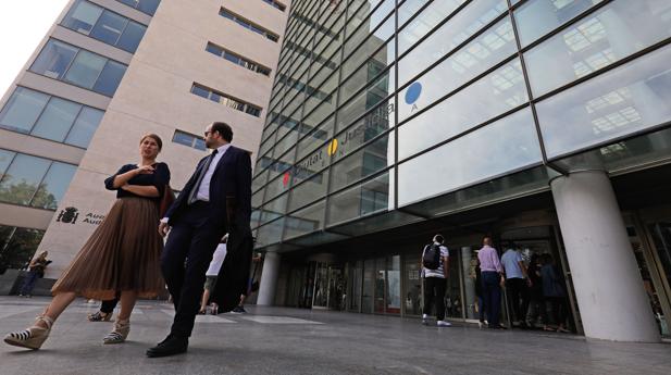 Juzgan a una médica en Valencia por no atender a un paciente que acabó muriendo