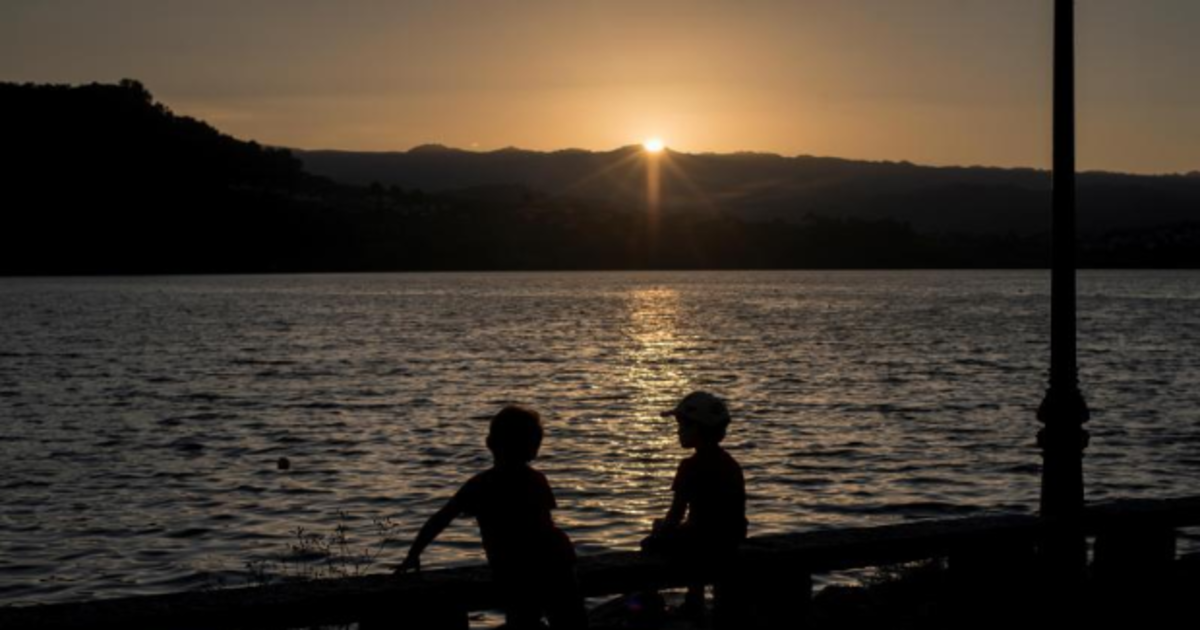 Puesta de sol en Castrelo de Miño, Ourense. El lunes pasará a la fase 3, con las otras tres provincias de Galicia