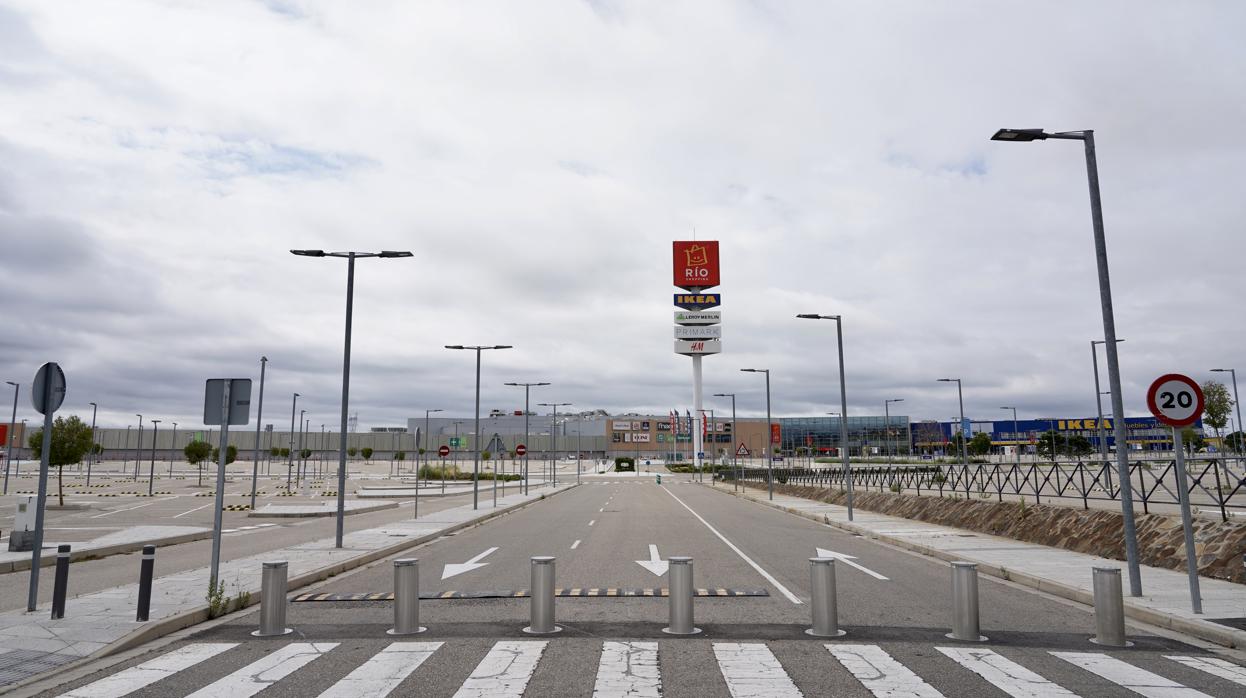 Centro comercial vallisoletano Río Shopping, este domingo en la víspera de la fase 2