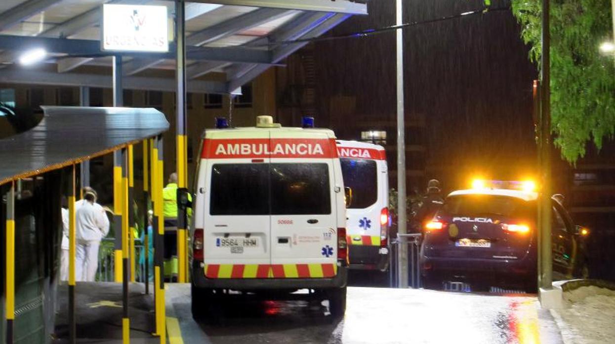 Ambulancias en los servicios de Urgencias del Hospital General de Alicante