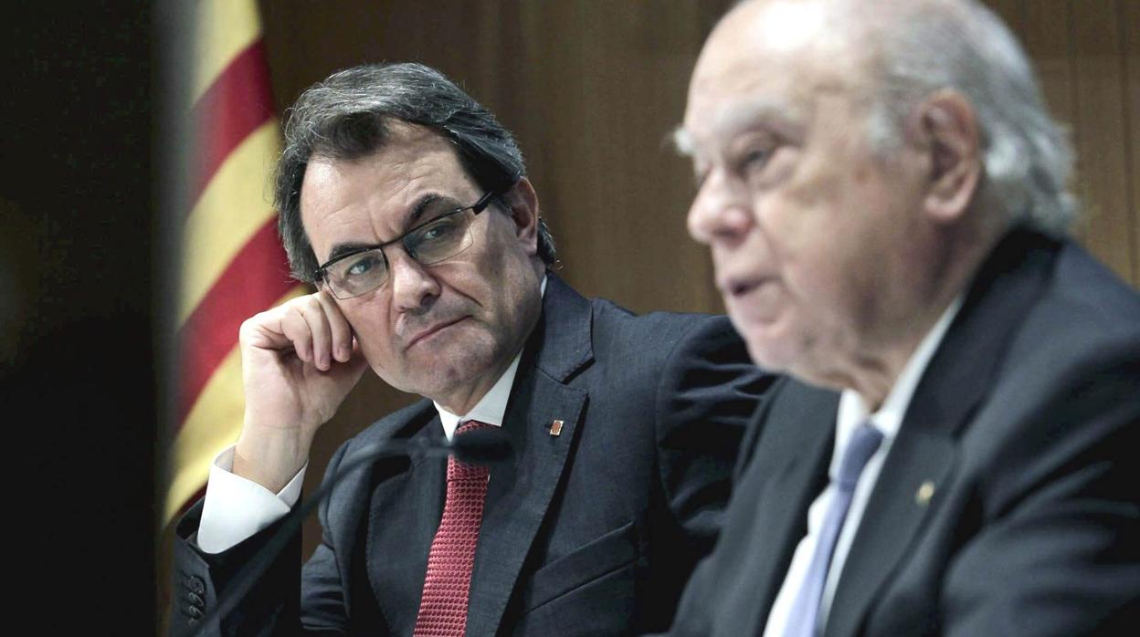 El presidente de la Generalitat, Artur Mas, junto al expresidente Jordi Pujol