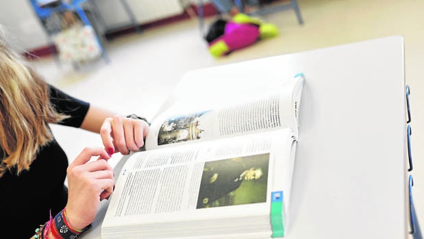 Los libros de texto de préstamo también pasarán la cuarentena en Madrid