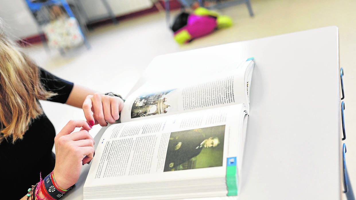 Los libros de texto de préstamo también pasarán la cuarentena en Madrid