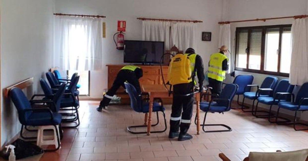 Tareas de desinfección en una residencia de Burgos