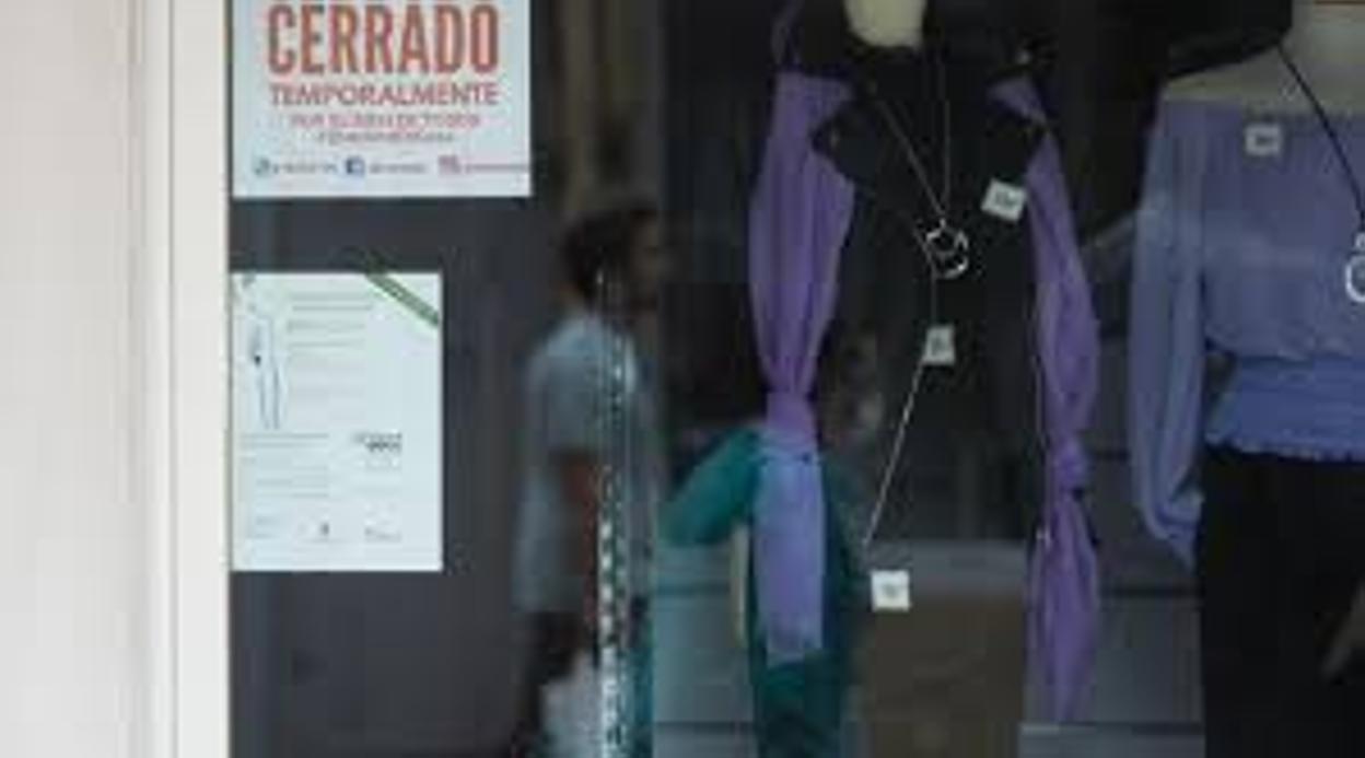 Una tienda de ropa, cerrada durante la crisis del coronavirus