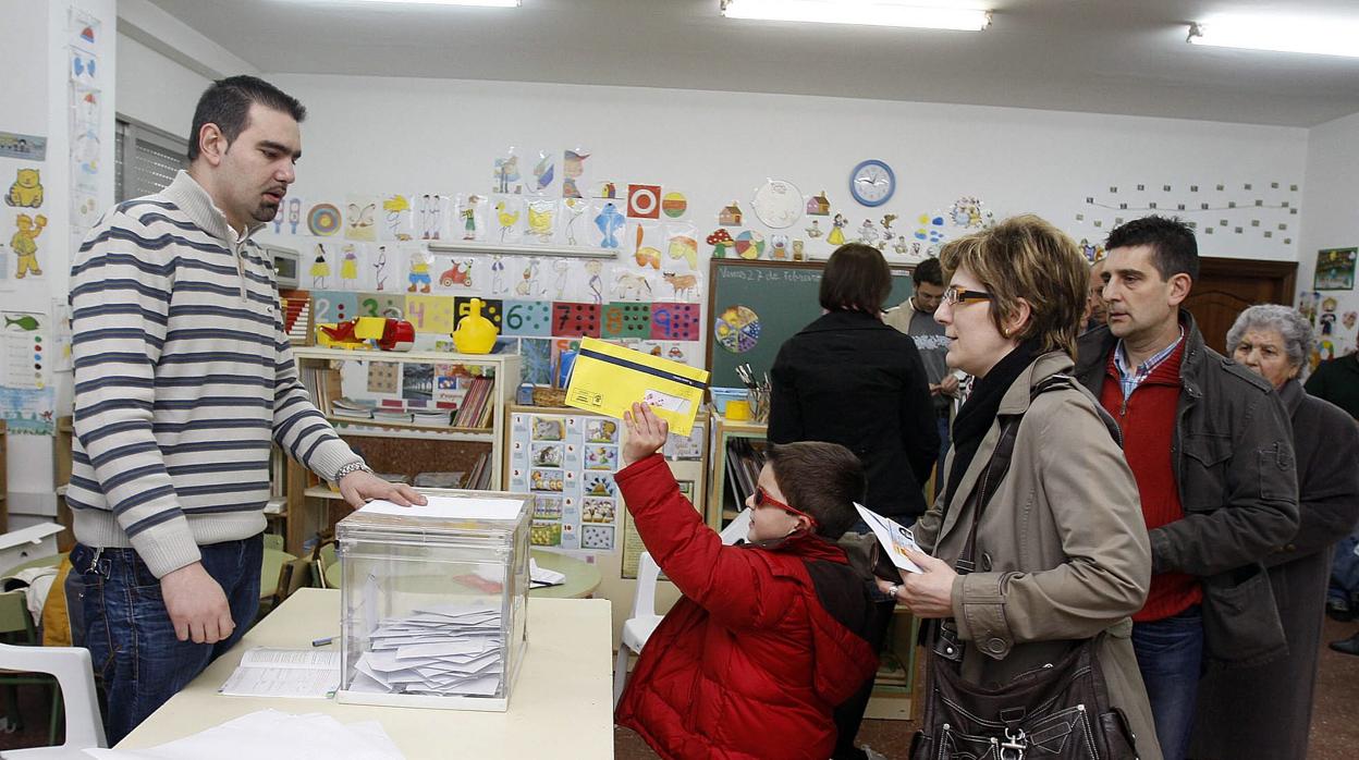 Ya no habrá concurridas colas ante las urnas. Foto de archivo