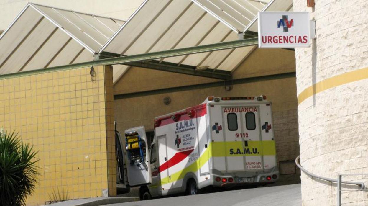 Una ambulancia del SAMU en un servicio de Urgencias hospitalarias