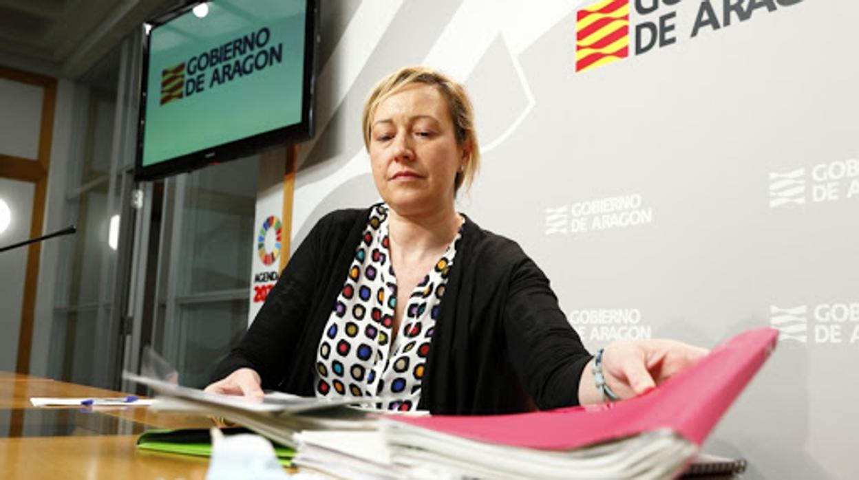 Marga Gastón, consejera de Econnomía del Gobierno aragonés, de la que depende la controvertida dirección general sin estructura, pero con sueldo de casi 70.000 euros