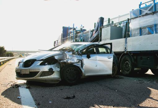 Tres heridos al chocar tres turismos y un camión en la A-62 en Espeja (Salamanca)