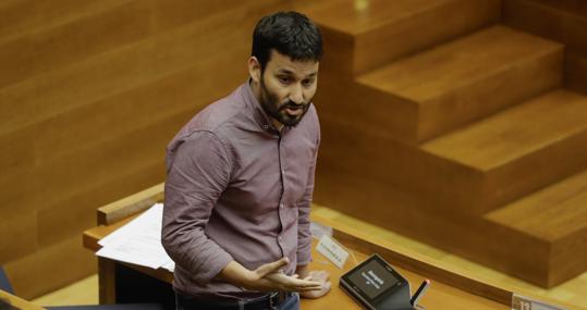 Vicent Marzà, ayer, en las Cortes Valencianas