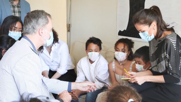 Los Reyes comparten su aniversario con niños, adolescentes y jóvenes en acogida