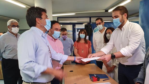 Carlos Mazón presenta 3.099 avales para liderar el PP de la provincia de Alicante