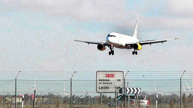 Los aeropuertos retoman el vuelo con menos conexiones estivales