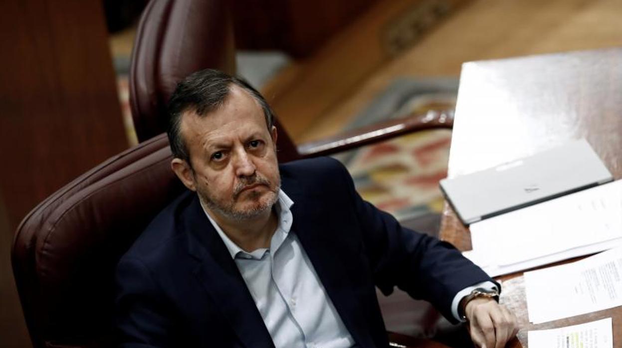 El consejero de Políticas Sociales, Alberto Reyero, durante un pleno en la Asamblea