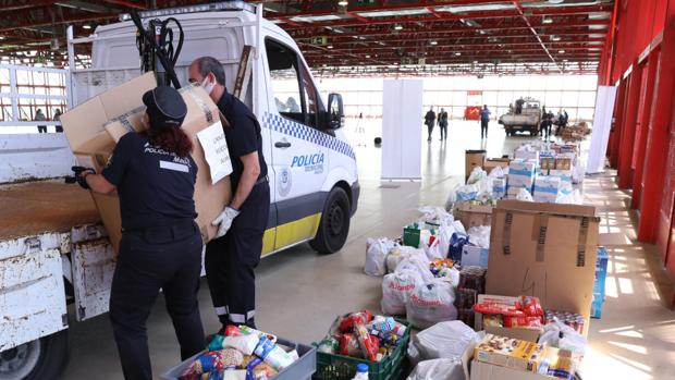 La Policía Municipal entrega 15 toneladas de comida al Banco de Alimentos de Madrid