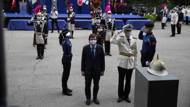 La Policía Municipal homenajea a los caídos y profesionales en lucha contra el Covid