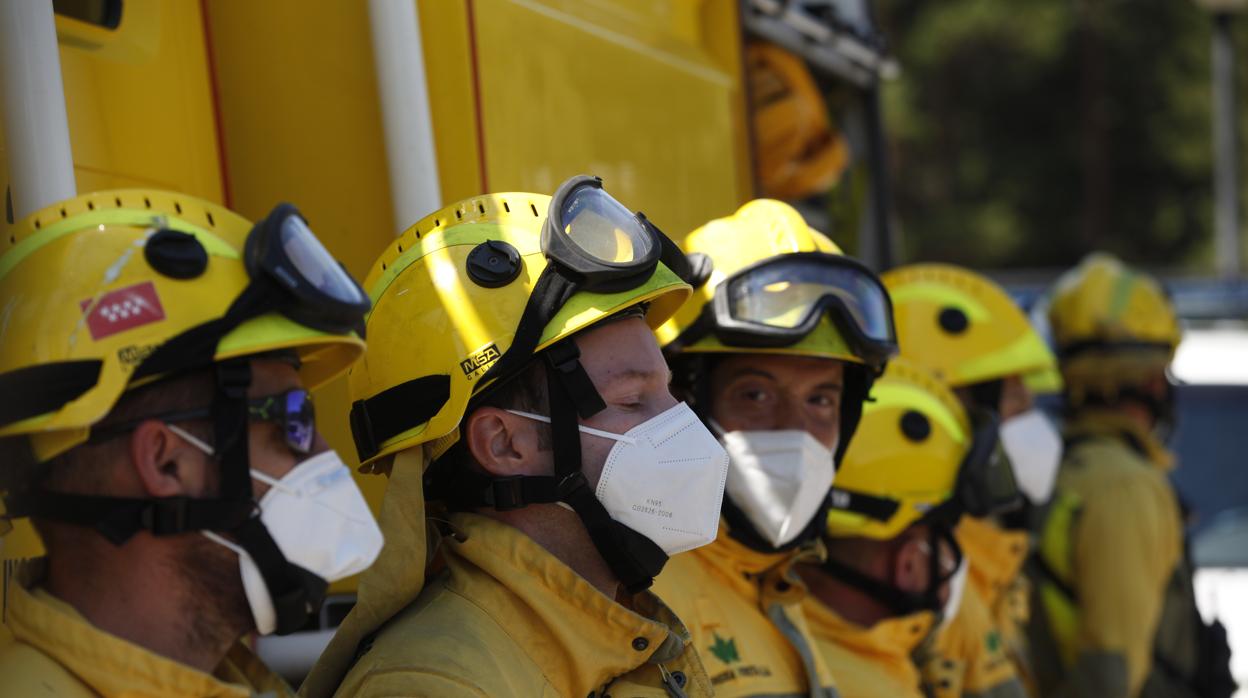 Efectivos de bomberos, durante la presentación del Plan Infoma 2020